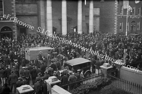 31ST EUCHAUSTIC CONGRESS CROWDS LEAVING GARDINER STREET AFTER MISSION